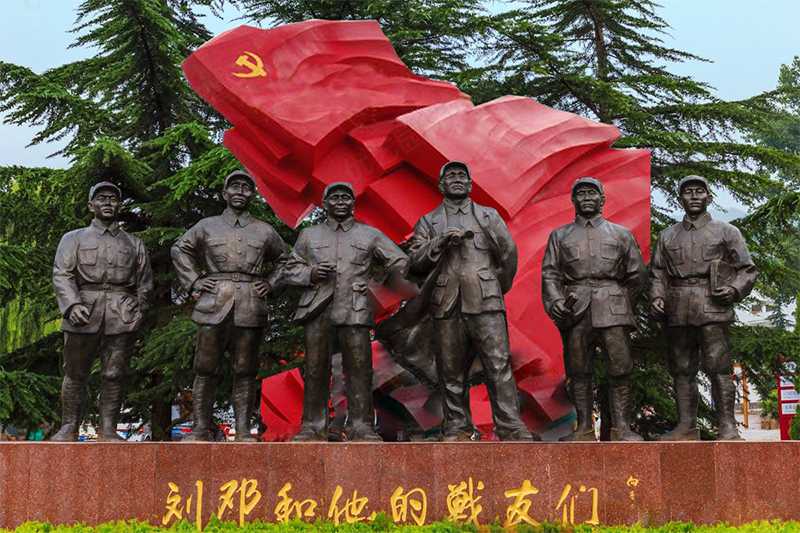 革命人物雕塑，劉鄧和他的戰(zhàn)友們雕像